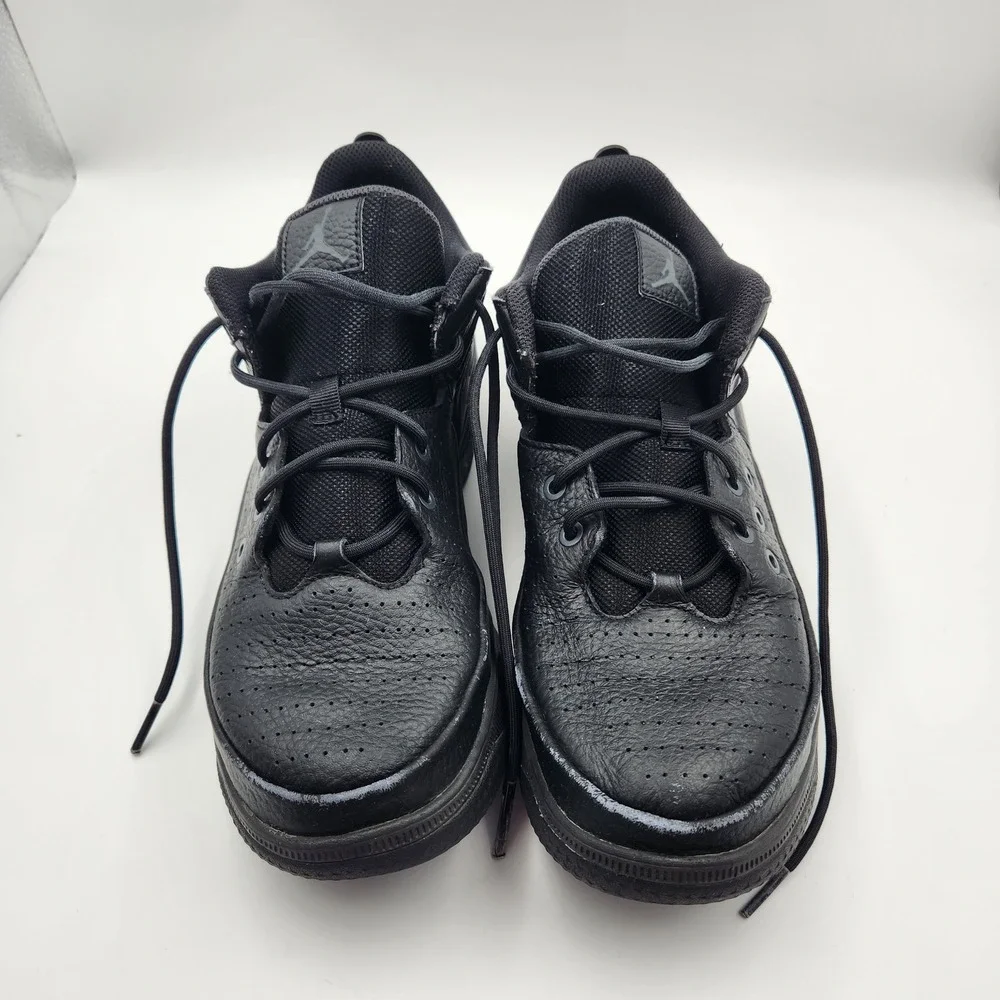 Men NIKE Air Jordan Max Aura 5 Black/Black (DZ4353 001) Size 10 Athleisure